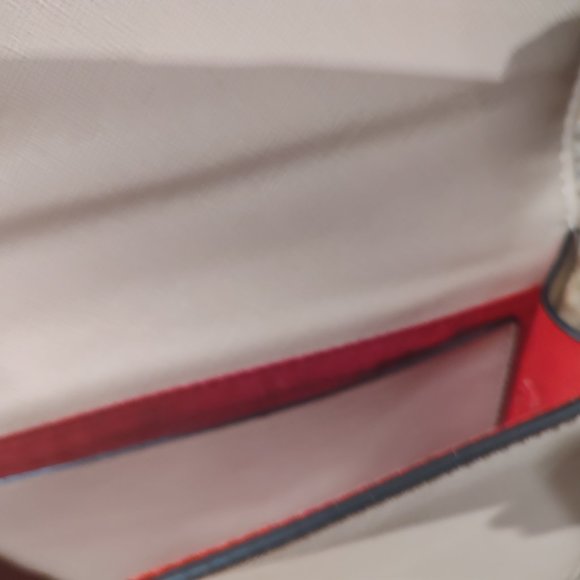 Marilyn Monroe crossbody, NWT, 8"X6", long gold chain, magnetic closure. Clean - Picture 10 of 12